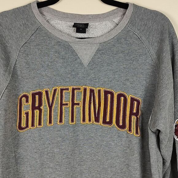 Gryffindor Gray Sweatshirt Wizarding World of Harry Potter Universal Studios - Picture 5 of 9